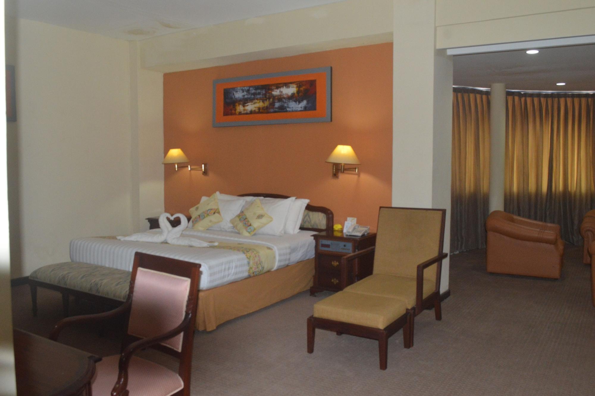 Hotel Mariat Sorong Exterior photo