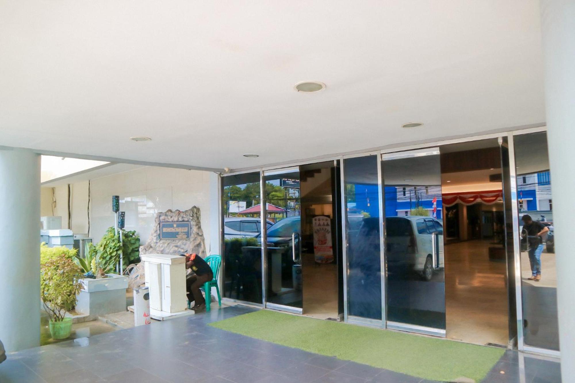 Hotel Mariat Sorong Exterior photo